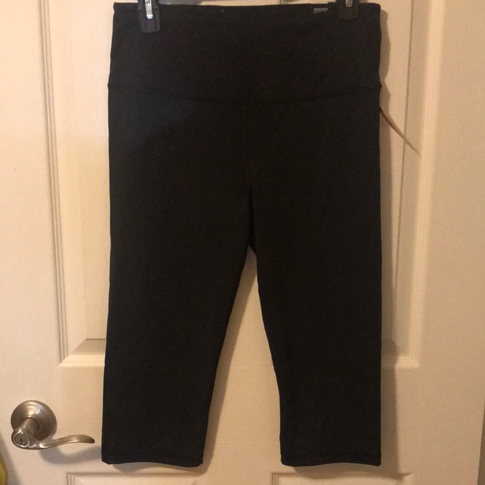 NWT women’s crop shorts size medium